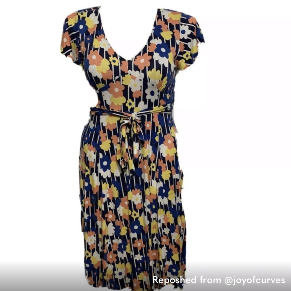 ModCloth Timelessly Lovable Knit V-Neck Dress